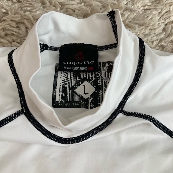 Tee - Picture 4 of 4